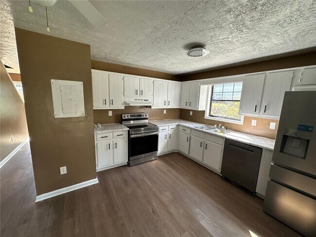 Building Photo - 880 Five Forks Trickum Rd SW