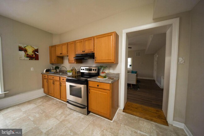 Building Photo - 104 S Loudoun St