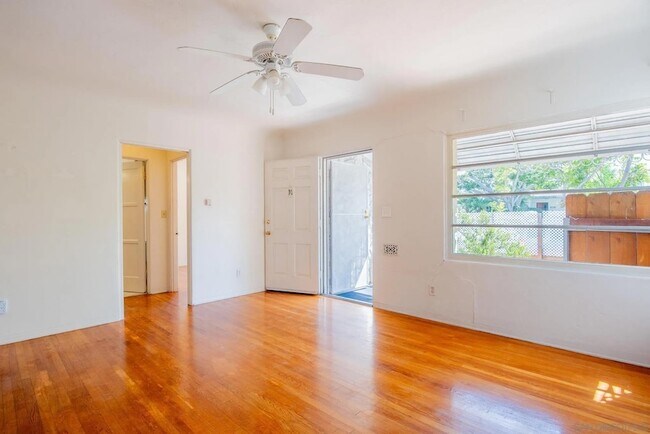 Building Photo - 4682 Altadena Ave.