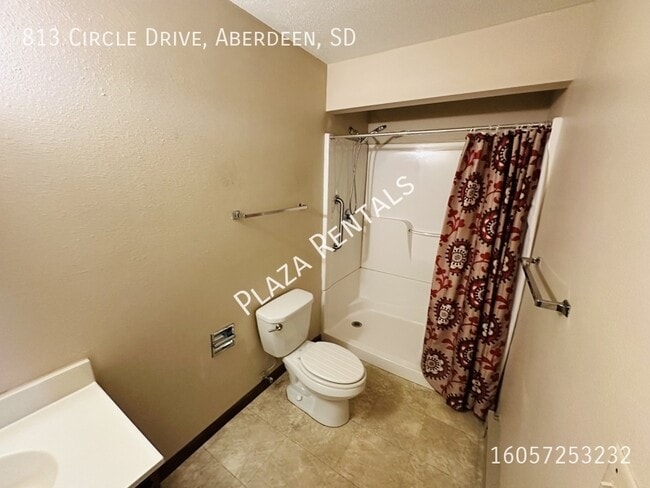 Building Photo - 10 9th Ave SW