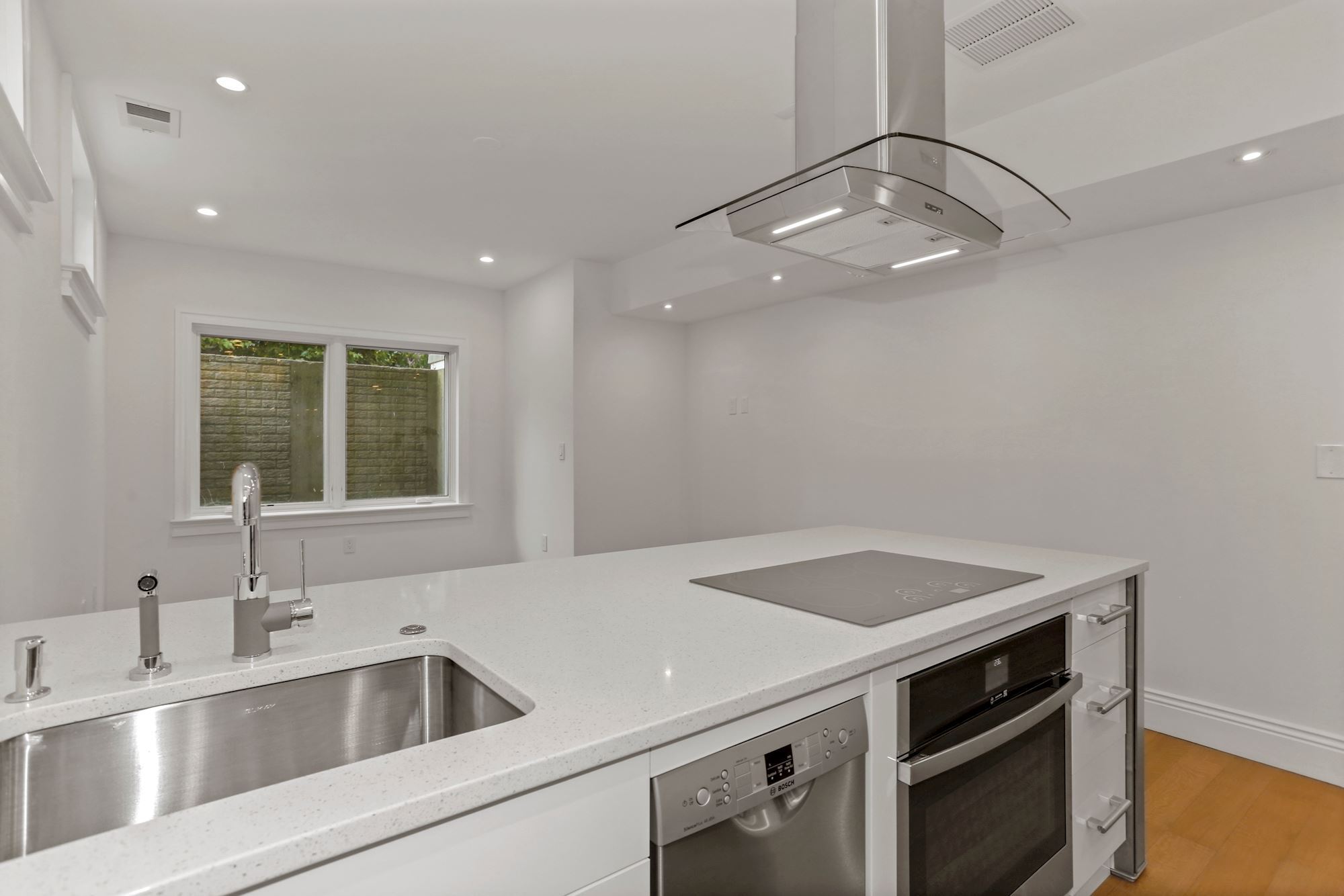 Kitchen - 913 N Ivy St