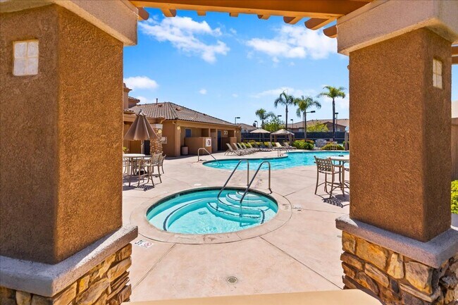 Building Photo - $3,299 - 2 Bed / 2 Bath Stunning Corner Un...