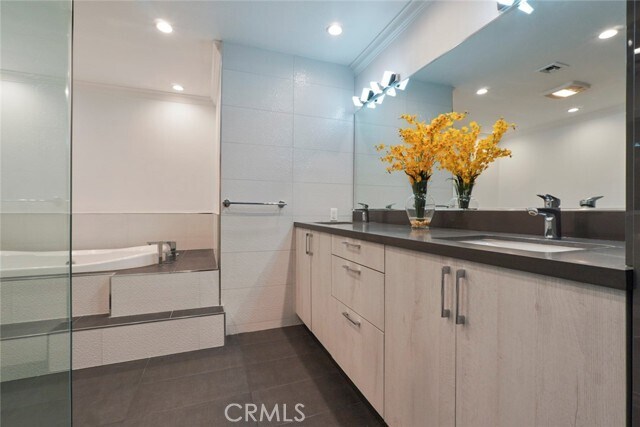 Building Photo - 3381 Oakmont View Dr