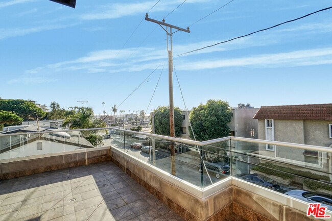 Building Photo - 364 Pershing Dr