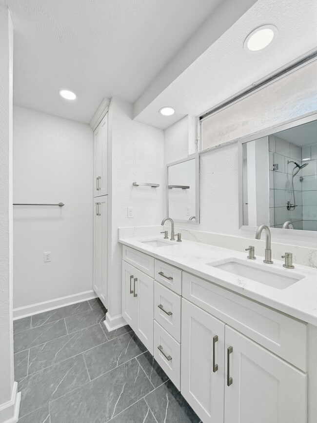 Building Photo - Amazing Indian Rocks Beach Waterfront Rental – Dock, Boat Lift & Garage! 2bed | 2bath