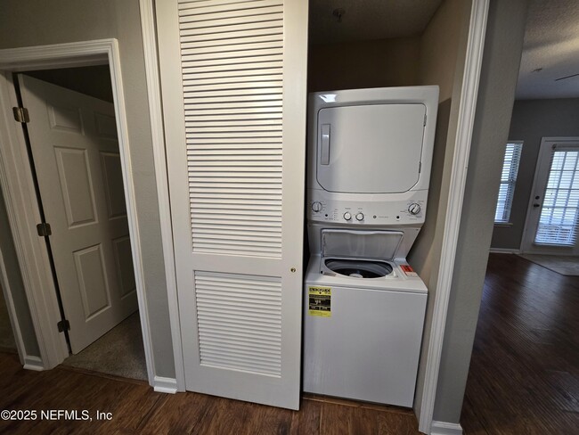 Building Photo - 575 Oakleaf Plantation Pkwy