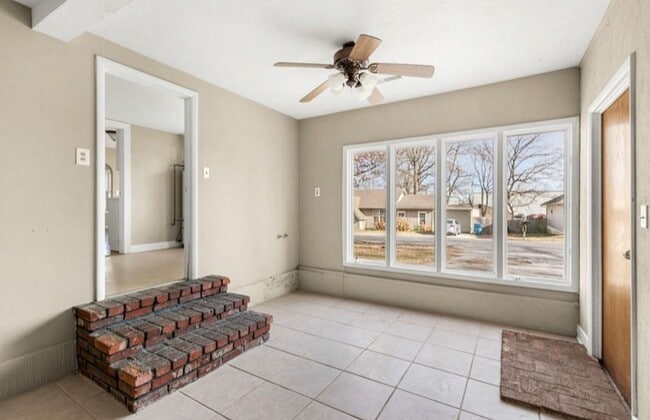 Building Photo - Available Now 2 bedroom 1 bathroom 1 car garage in Nixa!!