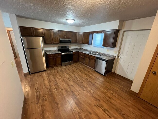 Building Photo - Large 3 bedroom apartment close to Sawyer Elementary, great for families