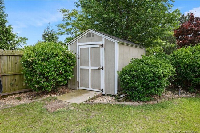 Building Photo - 415 Highgrove Dr