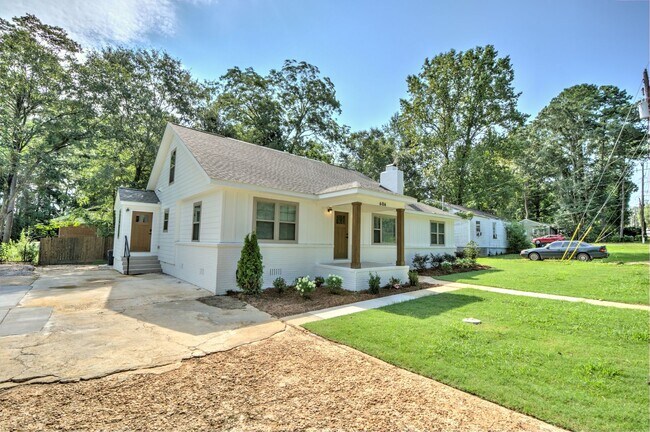 Building Photo - Now Leasing for Fall 2025! $800 Per Bedroo...