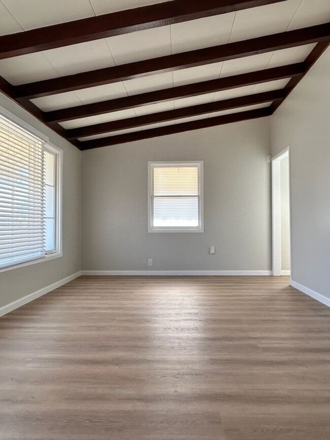 Building Photo - Please Contact VAUGHN REALTY to set up an appointment 760-446-6561