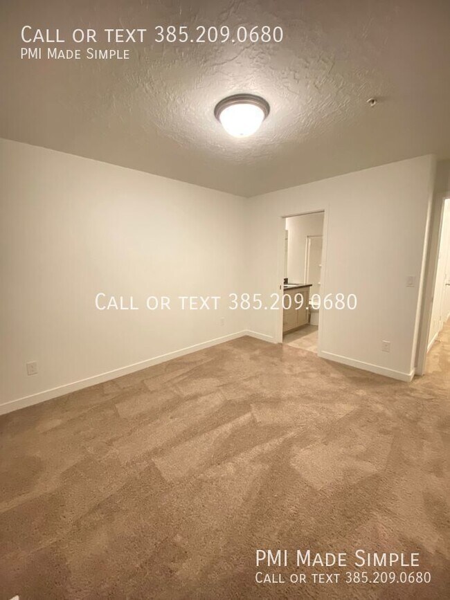Building Photo - Clear and Bright, Newer Townhome in Rivert...