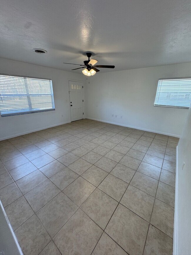 Building Photo - 1702 NE 71st St