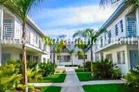 Building Photo - 326 San Vicente Blvd