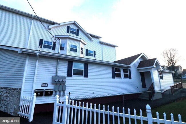 Primary Photo - 112 N Lehigh Ave