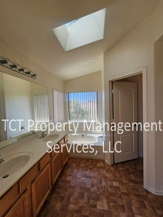 Building Photo - Beautiful Gilbert Home in San Tan Ranch!