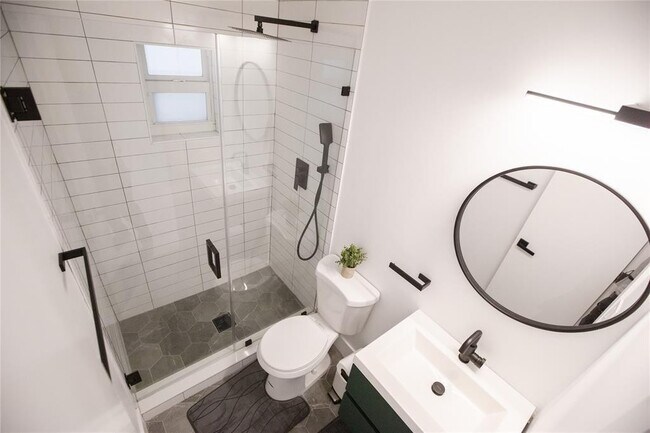 Building Photo - 1112 NE 17th Terrace