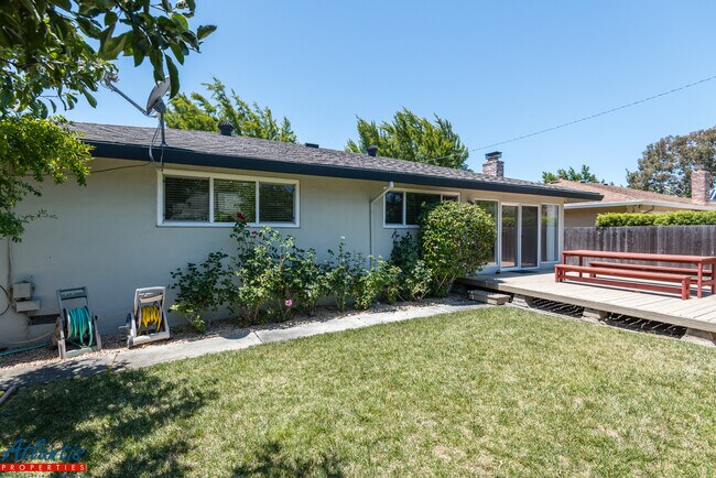 Building Photo - 1626 Quail Ave