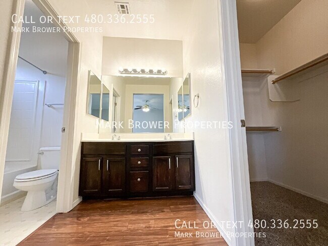 Building Photo - 4450 E Oxford Ln