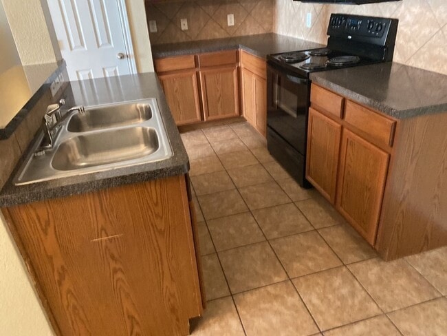 Building Photo - Charming Duplex in Burleson Texas! Coming soon September 2026!