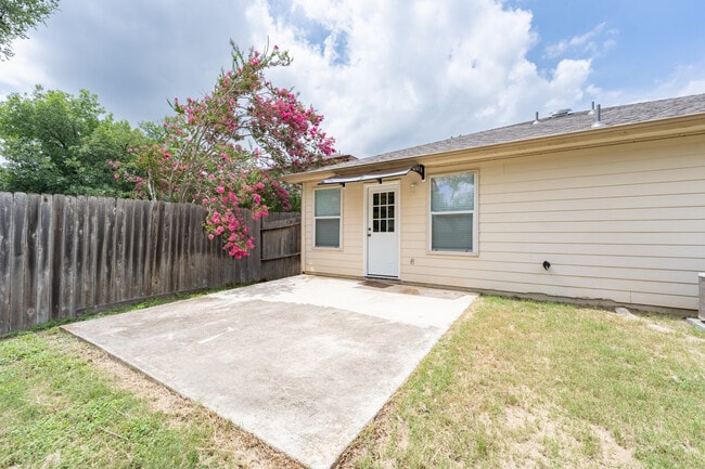 Building Photo - 3926 Privet Pl