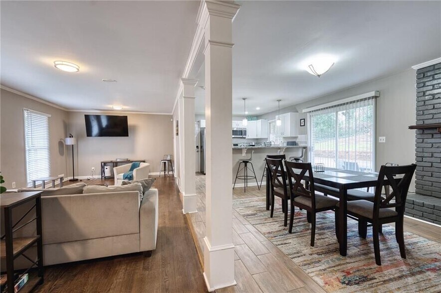 Building Photo - 2418 Brookdale Dr NE