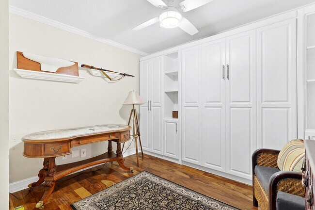 Building Photo - 33 Comares Ave