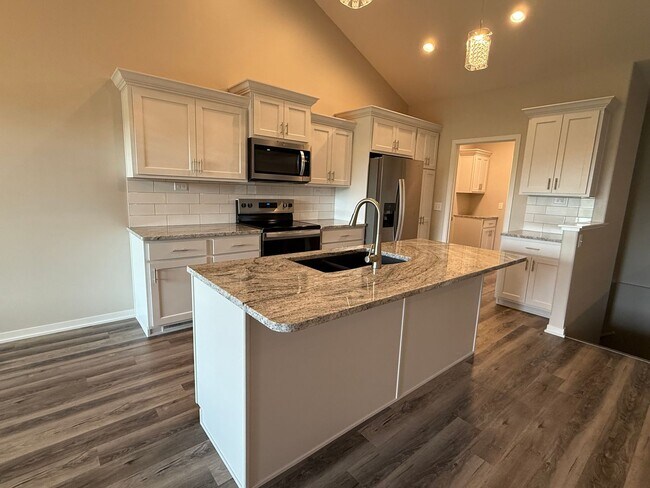 Building Photo - Brand New 3 bedroom/3 bathroom ranch townhome in Waverly