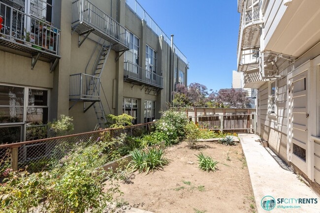Building Photo - Lower Haight: Renovated Studio or Jr 1 Bed w/ Dishwasher & Shared Yard