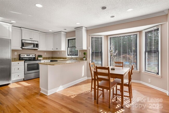 Building Photo - 4601 Linda Kay Dr