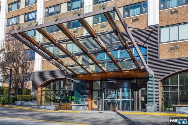 Building Photo - 250 Gorge Rd