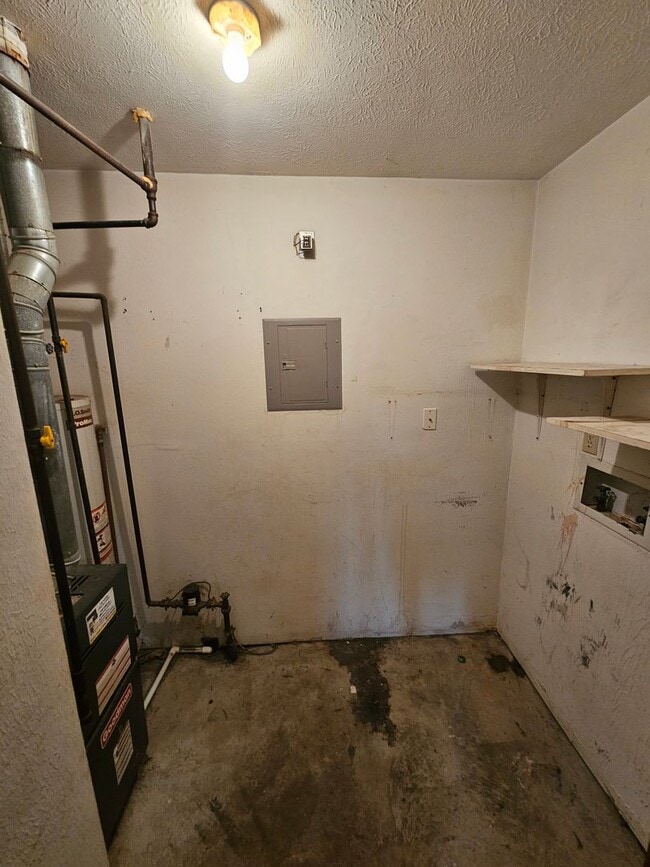 Building Photo - 4424 Lovers Ln