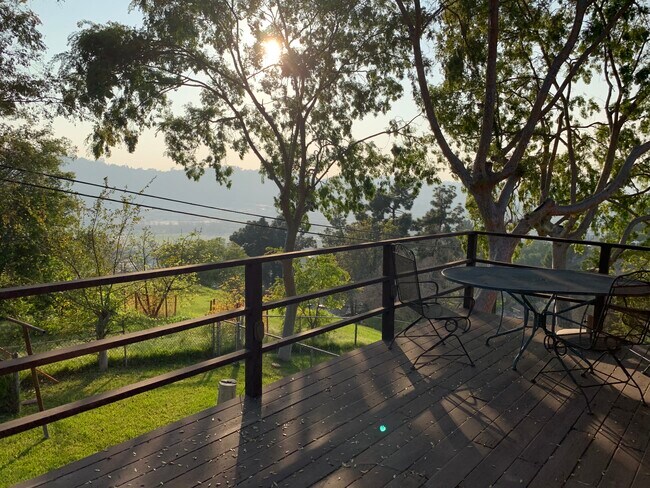 Building Photo - 1638 W Kilbourn St