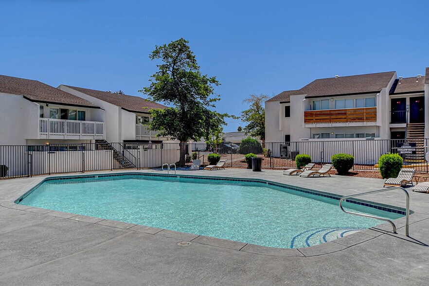 Primary Photo - Solmere Las Vegas