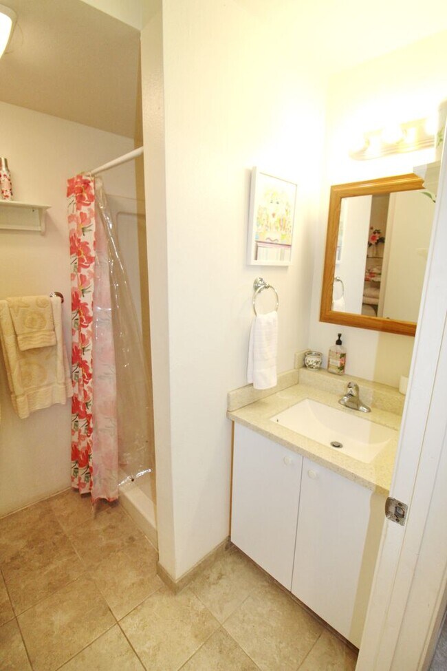 Building Photo - AUGUST RENT FREE for 1 YEAR LEASE SIGNED F...