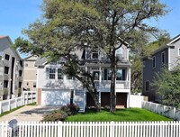 Building Photo - 9519 4th Bay St