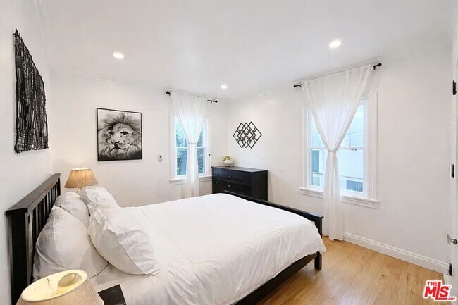 Building Photo - 837 5th St