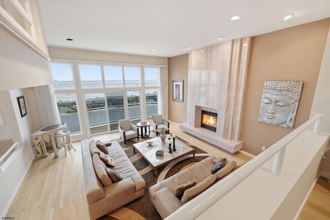 Building Photo - 119 S 11th Ave