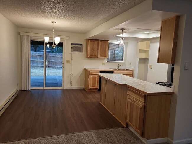 Building Photo - Hillview Duplex