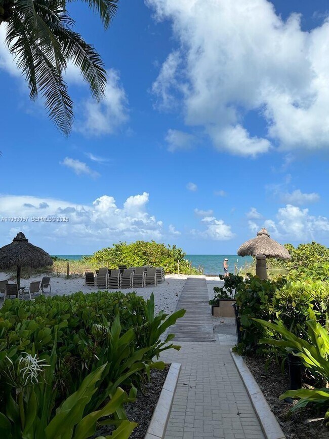 Building Photo - 1111 Crandon Blvd