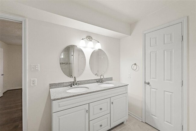 Building Photo - 14110 Saddlebend Dr