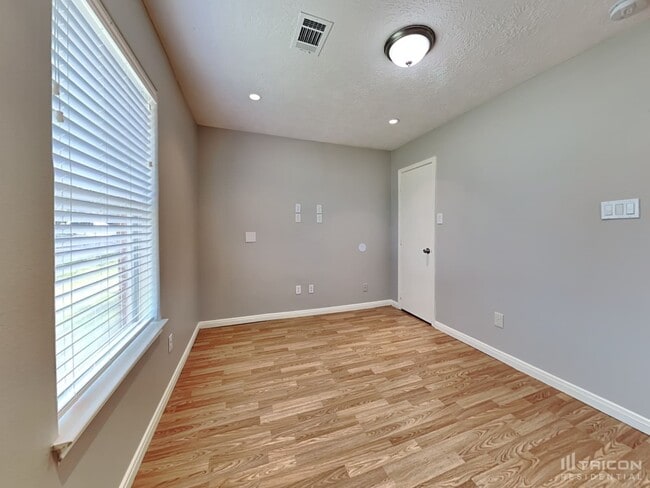 Building Photo - 16342 Many Trees Ln