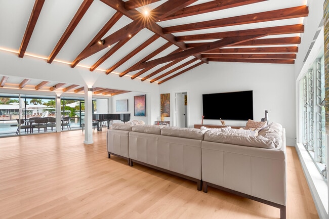 Building Photo - 273 Tropic Dr