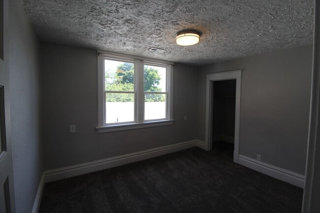 Building Photo - 1306 E Montgomery Ave