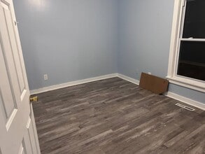 Building Photo - 112-114 Mark Ave