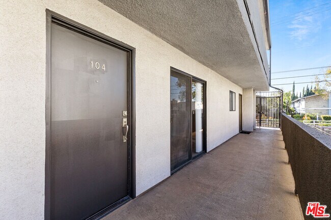 Building Photo - 6212 Fulton Ave