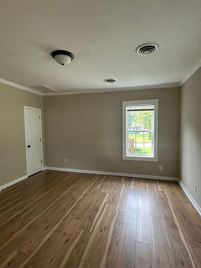 Building Photo - 1008 Speight St