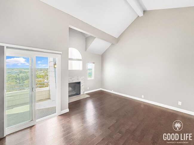 Building Photo - Modern 2-Story Split-Level Home with Commu...