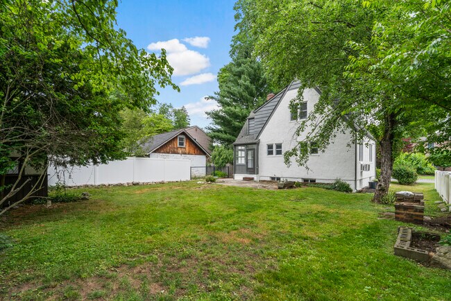 Building Photo - 181 5th St