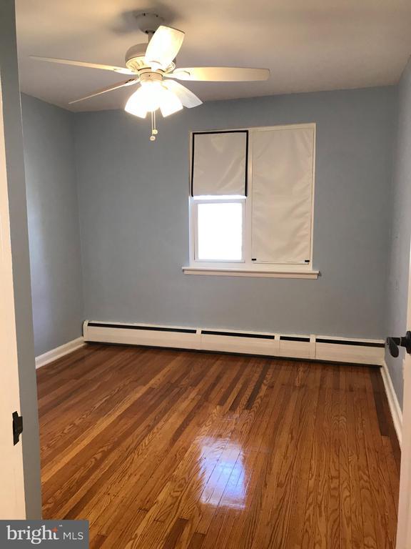 Building Photo - 212 Robbins St